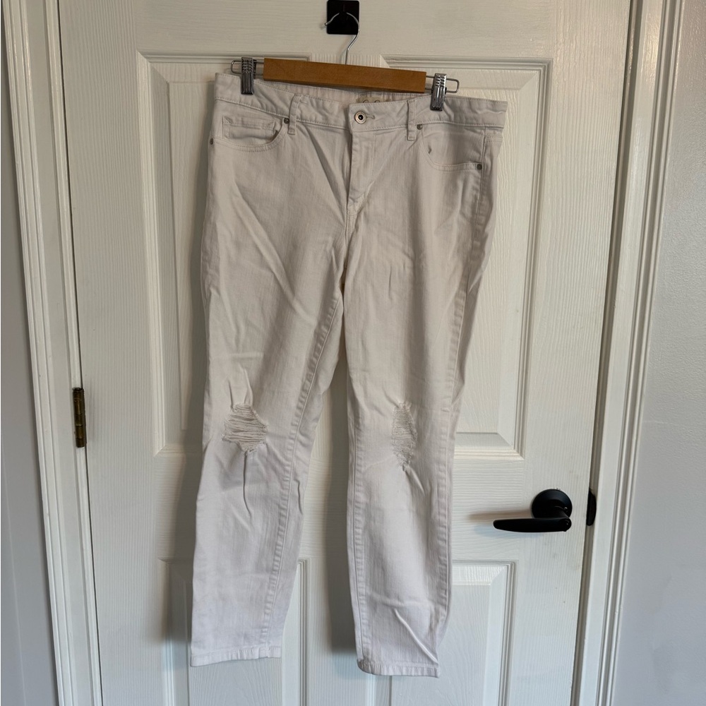 Jessica Simpson White Distressed Jeans, rolled ankle Size 12/31 with stretch EUC